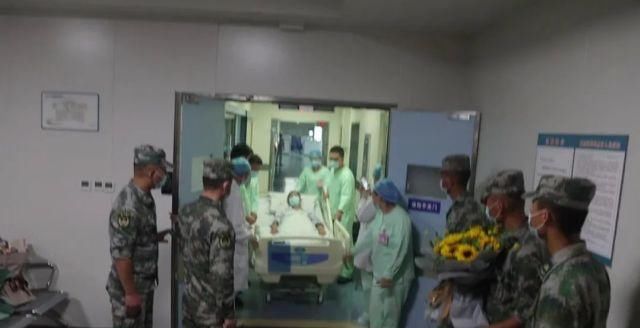 战友|排长冒小驰脱离危险 战友祝福25岁生日