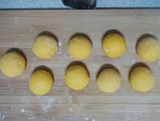  口感|这款自制面包加入了很多种粗杂粮，营养高，口感好，做法超简单