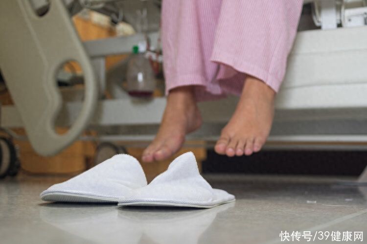 一个人没了肛门会怎样？“造口人”母亲半夜上吊自杀，被我发现了2023