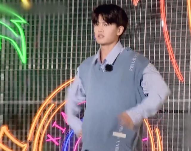  参加|虞书欣参加《极挑》，听到她对任嘉伦称呼，不愧是资深综艺咖