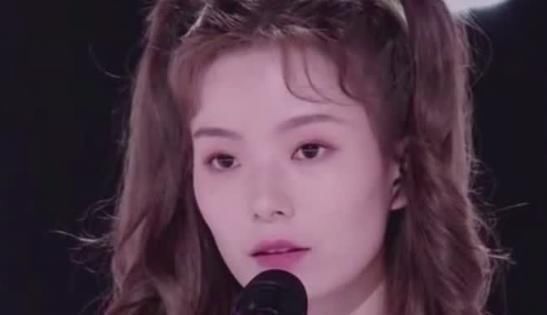  背负|陈卓璇敢说敢做，背负压力逆风而上，决赛歌曲好评如潮