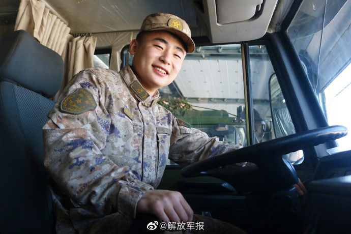今天是世界微笑日 和中国军人一起传递微笑