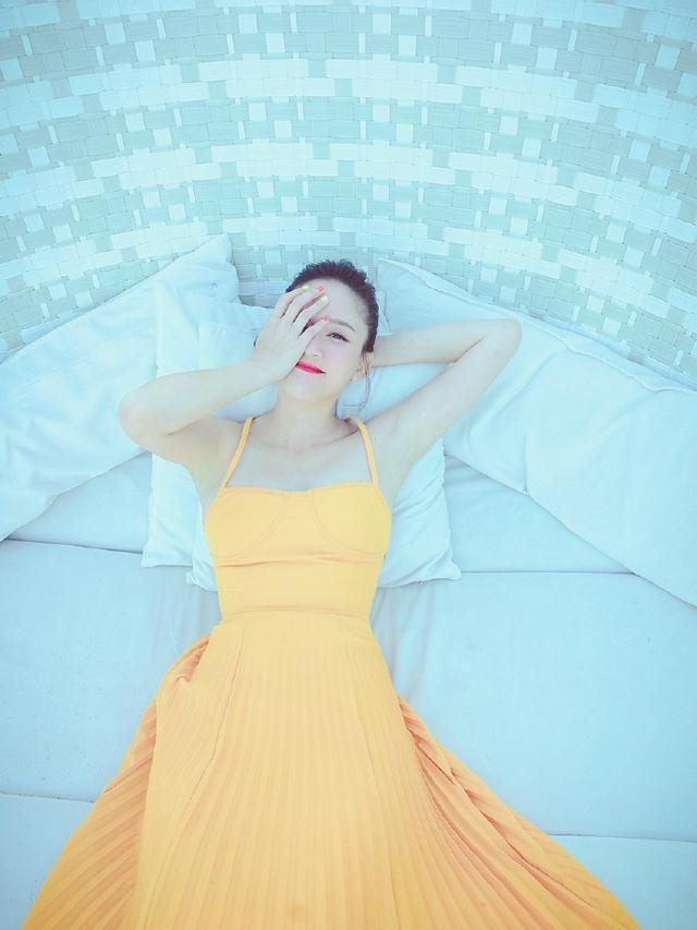  时尚|陈乔恩的一组休闲大片，夏日小清新时尚的典范