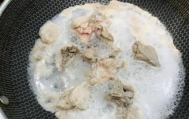  美味|秋天多喝汤防秋燥，此汤经常给家人熬煮，营养好吸收，甘甜美味