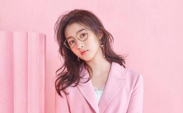  关晓彤|关晓彤旗下艺人，黄子韬旗下艺人，看到董子健：眼光真毒