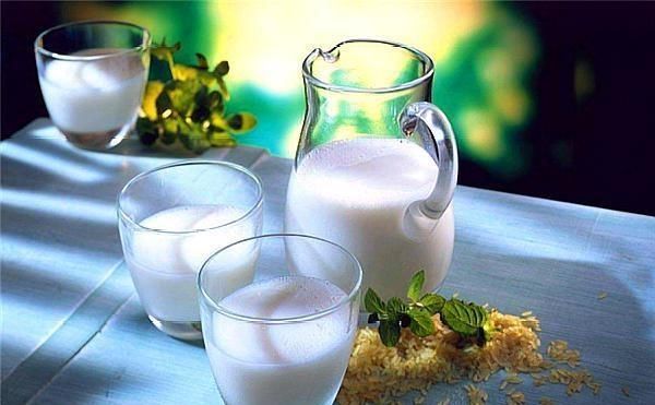 发黄|女生皮肤发黄缺水？吃这4菜4果，皮肤水润白皙，比化妆品还好用！