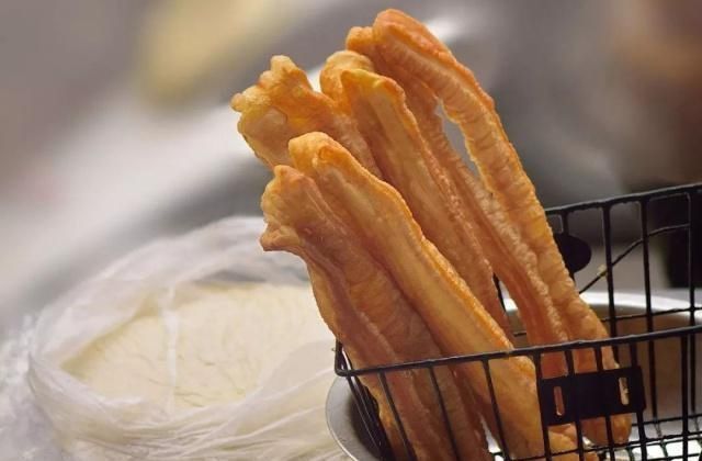 小苏打|洗衣粉炸油条,是真的吗?吃完会不会吐泡泡?