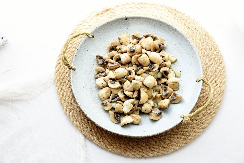  天气|天气热时，吃肉不如吃它，五分钟炒一盘，又鲜又香，天天吃也不腻