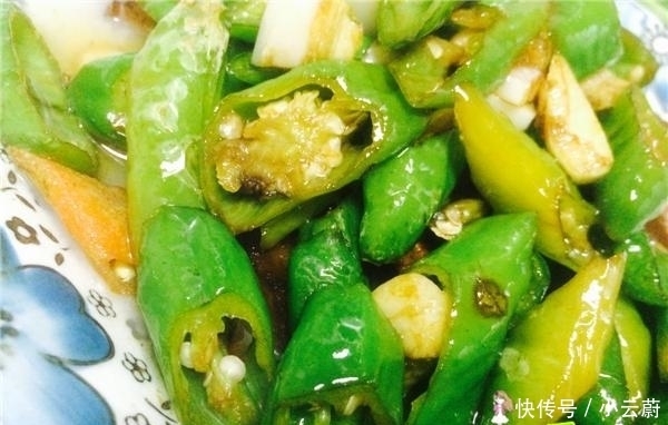  试试|没食欲的时候，单炒一盘尖椒超下饭，您也试试吧