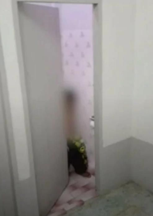 尸体|小伙坐马桶上断了气,人们准备把尸体送去尸检时他竟突然睁眼复活