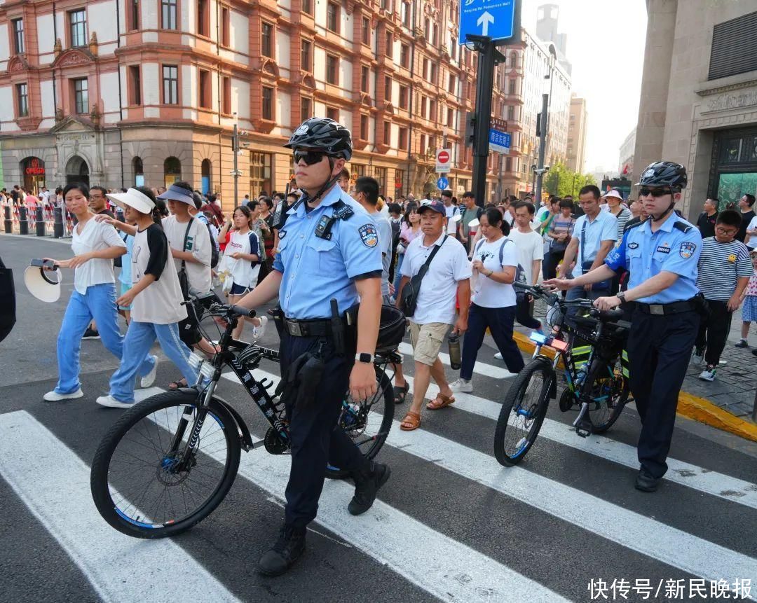 骑警守护“中华第一街”：平安是最美风景