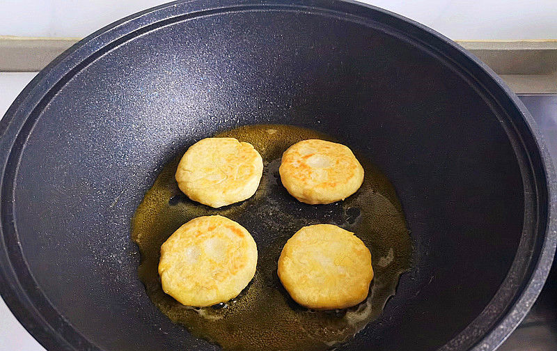  芋头|8月该吃的菜，遇到我必买5斤，做成早餐饼，超级好吃，比吃肉还香