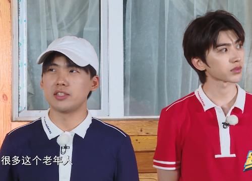  奔跑|《奔跑吧》郭麒麟谈斗地主，一旁蔡徐坤反应抢镜，是否有很多问号