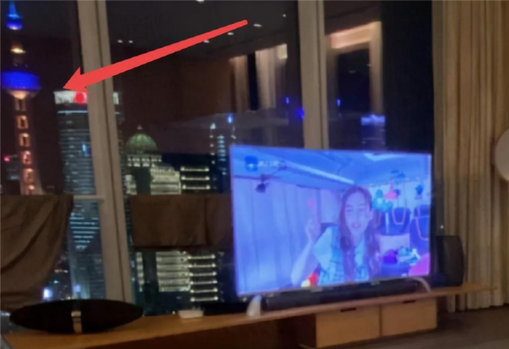  窗外|黄晓明夫妻4亿豪宅，落地窗当电视墙，窗外就是上海地标建筑