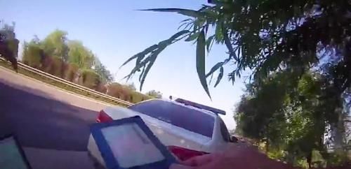  高速|男子和好友同车上高速却称“不认识” 得知原因民警都笑了