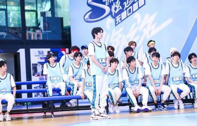  剩下|罗杰因伤退出少年之名，剩下三个大厂男孩目前人气旺