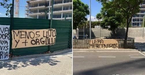  基地|巴萨球迷怒火升级！基地外拉横幅：滚蛋！你们是队史121年的耻辱