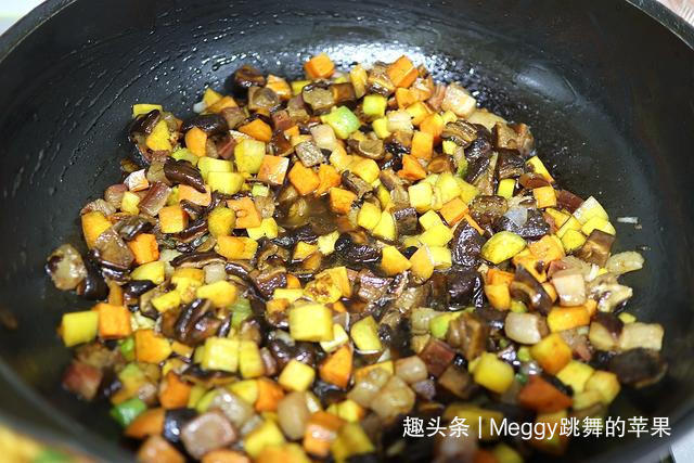 懒人|好香的懒人蒸饭,饭菜同时出,颗颗香到饭芯,不饿都能吃2碗