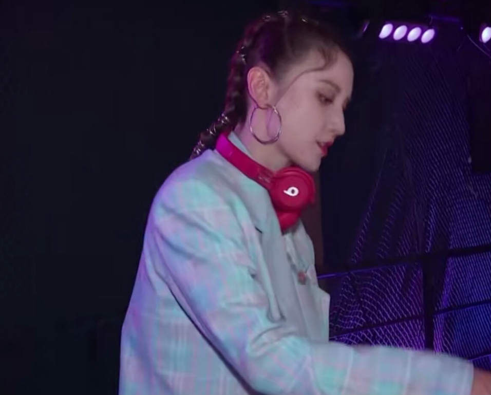  合影|这就是街舞：张萌不敢与王一博合影，总决赛易烊千玺将回归