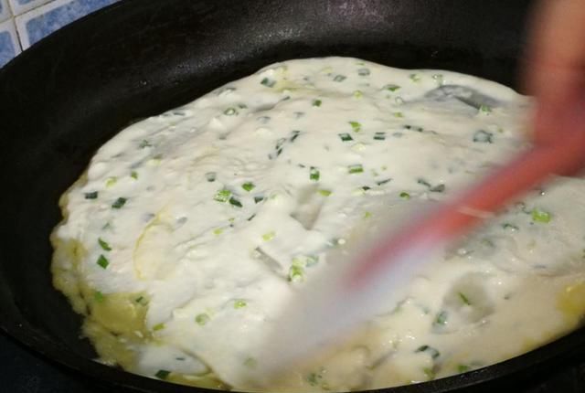  不用|面粉牛奶加鸡蛋，这会做这款家常软饼，早餐不用上外面买来吃