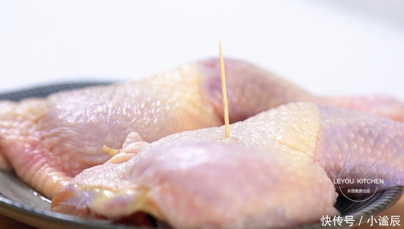 鸡肉|蒸出来的美味,又鲜又嫩的鸡腿吃法,一滴油没放,清淡有滋味