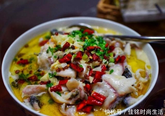 做法|不会做酸菜鱼饭店大厨教你详细做法，学会了，汤酸麻辣鱼肉鲜