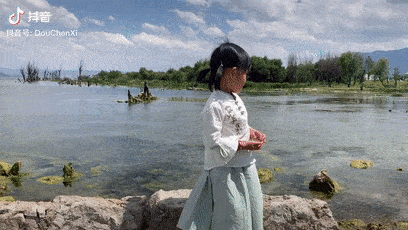  爸爸|94年单亲爸爸带女儿骑行拉萨惹争议，71天走了4139公里：“宝贝，我想送你星辰和大海！”