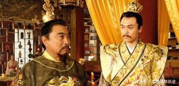 官员|官员回家奔丧,儿子说邻居借我们很多银两,官员将欠条全烧了