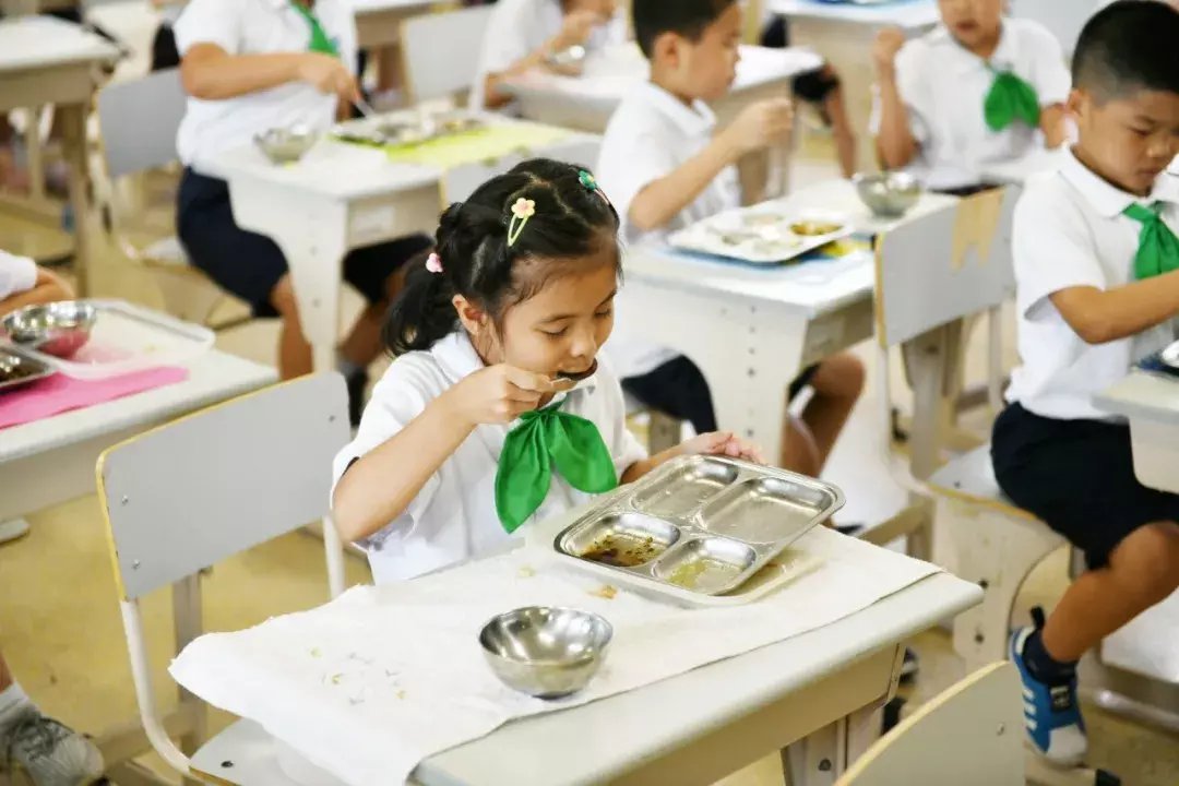 蔬菜|开学第一餐上桌啦！从厨房到餐桌全程记录