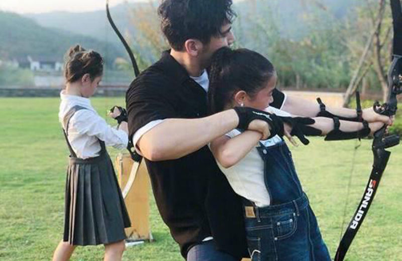  陈赫|贵圈友谊真香：钟丽缇全家携陈赫舅舅大跳《无价之姐》