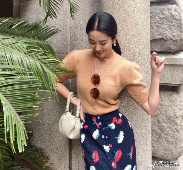  景甜|景甜笑看资源咖断层降级，这脸也吸金？