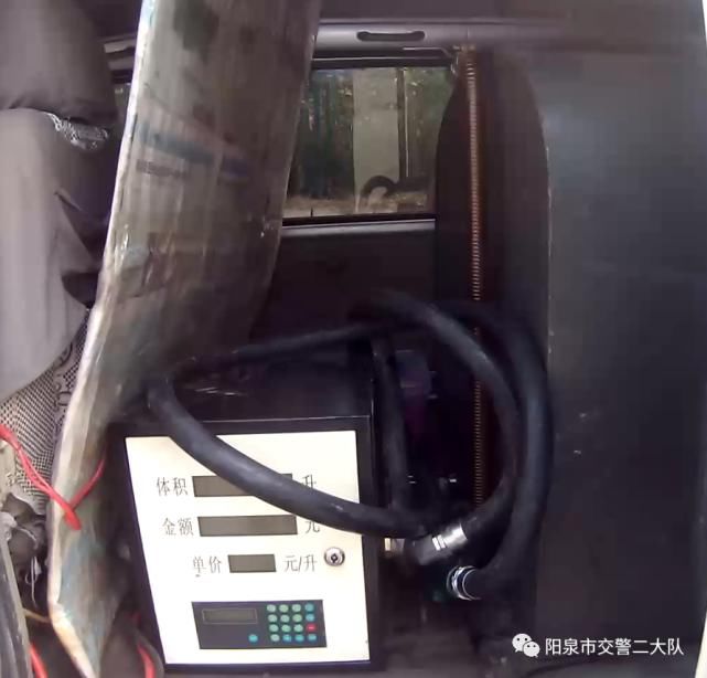 火眼金睛|面包车“变身”加油车 逃不过交警的“火眼金睛”