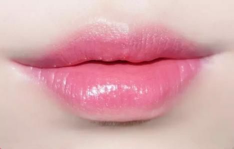  嘴巴|李佳琦一年要试色“上千支口红”，为什么嘴巴还那么Q弹？