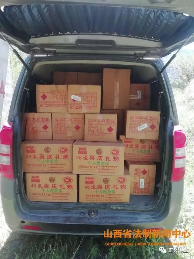  民警|违法运输烟花爆竹车辆被查获