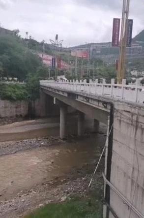 警方|云南一丈夫将妻子丢下大桥目前犯罪嫌疑人已被警方控制