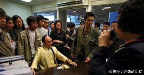 至今|他是多尔衮十世孙，至今留有辫子头，买不到票大闹火车站要特权