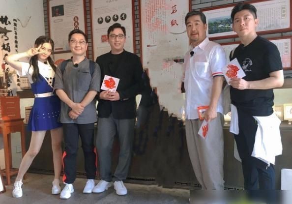  超车|姜贞羽，徐艺洋因祸得福，人气资源样样不差，弯道超车硬糖少女