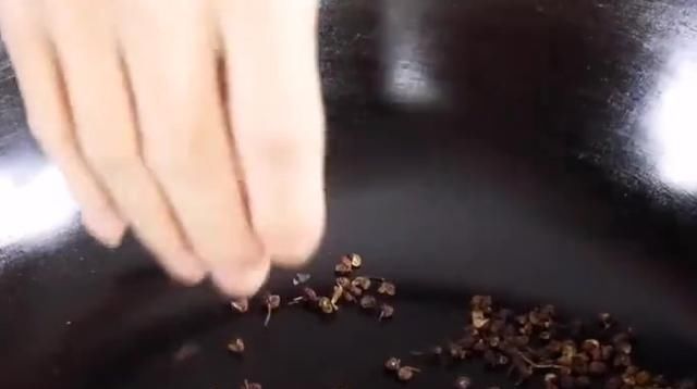 不腻|红烧肘子:快来看看简单的做法,这样做肥而不腻,香嫩软烂!