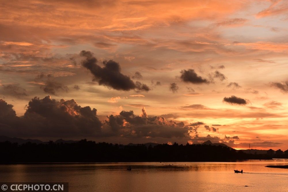  霞光|海南琼海：久旱逢甘霖 雨后霞光美