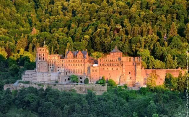  古城堡|60几岁的古城堡之途为什么能一直维持“青春年少”？