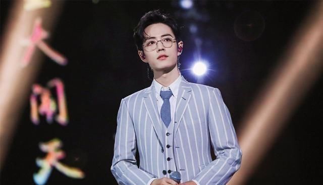  不少|肖战粉丝默默公益，黑粉却拉横幅搞“对立”，路人：字都写错了