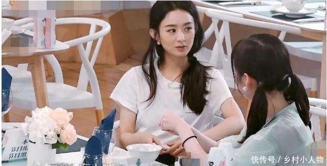 综艺节目|李浩菲吃完饭忙着刷碗,谁注意赵丽颖去干嘛了?差异太明显