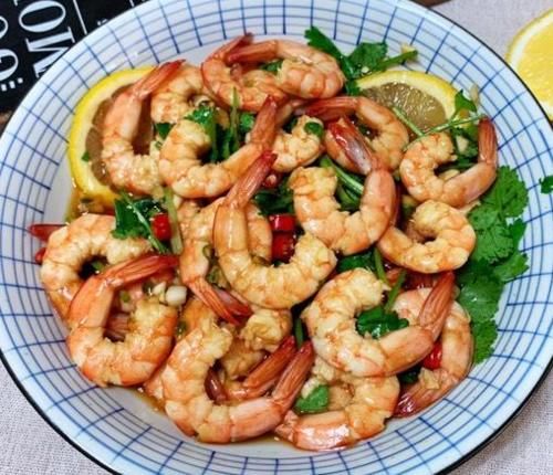  清蒸|海鲜别再清蒸啦，会吃的都这么吃！肉质滑嫩鲜香，根本停不下来