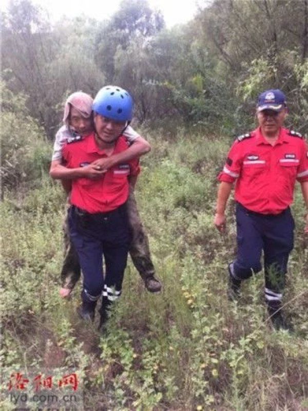  进山|极限求生！70岁老人进山迷路 靠喝水撑了9天