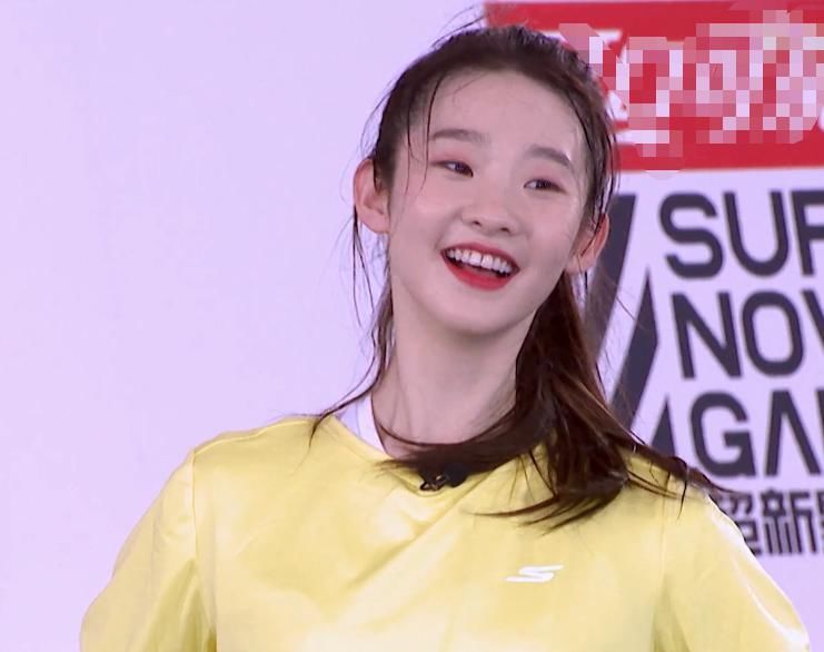  艺术体操|张艺凡艺术体操训练，细看她的舞蹈动作，基本功如何一眼看出