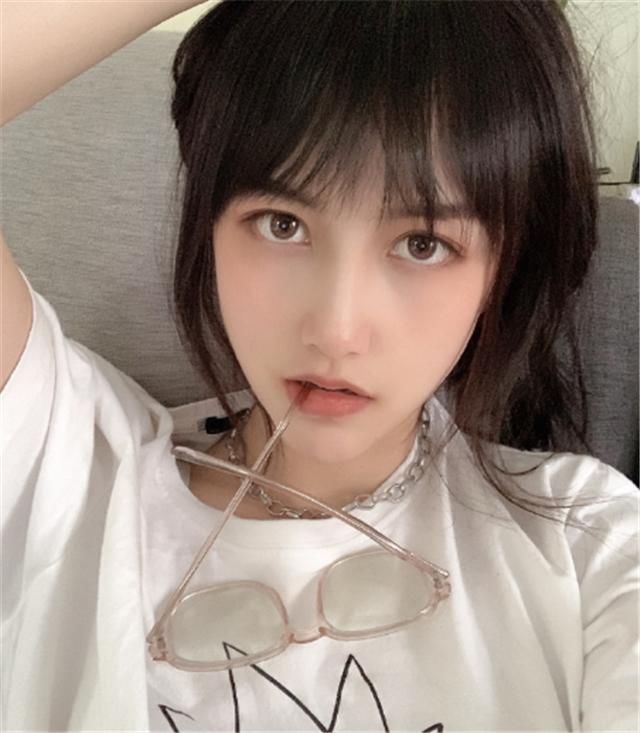  回来|离开RNG的女主持又回来了？曾指责战队存在问题，如今粉丝不想要