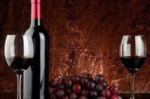 员工|超市里20元一瓶的红酒，到底是不是劣质酒？超市员工说明了真相