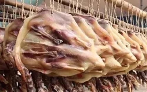 美食|把整只鸭子装进坛里,不加一滴水,5年后打开坛子,看到成品服了