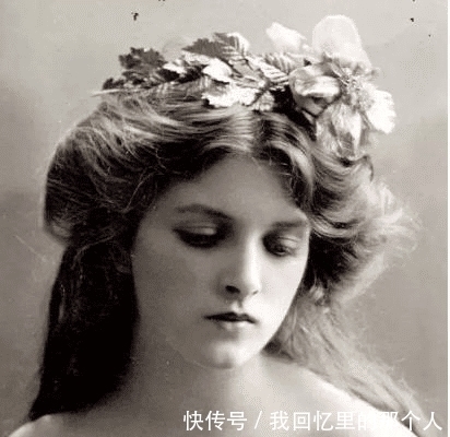 家里|美女继承6亿遗产后,宅在家里80年,很难想象她在别墅里做什么