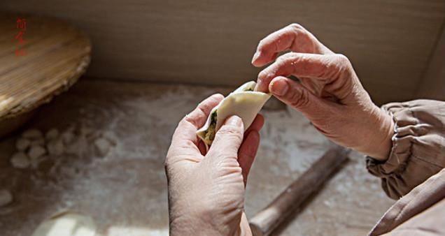 正确|包芹菜饺子,有人焯水,有人直接包大厨都不对,教你正确做法